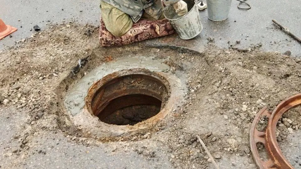 Водоканалы Подмосковья восстановили более 30 люков и колодцев