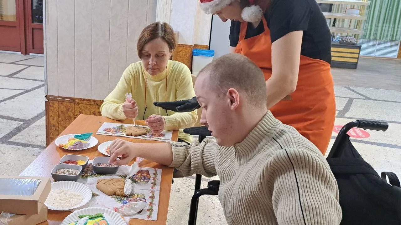 Дети с особенностями развития из Королева раскрасили праздники сладостью