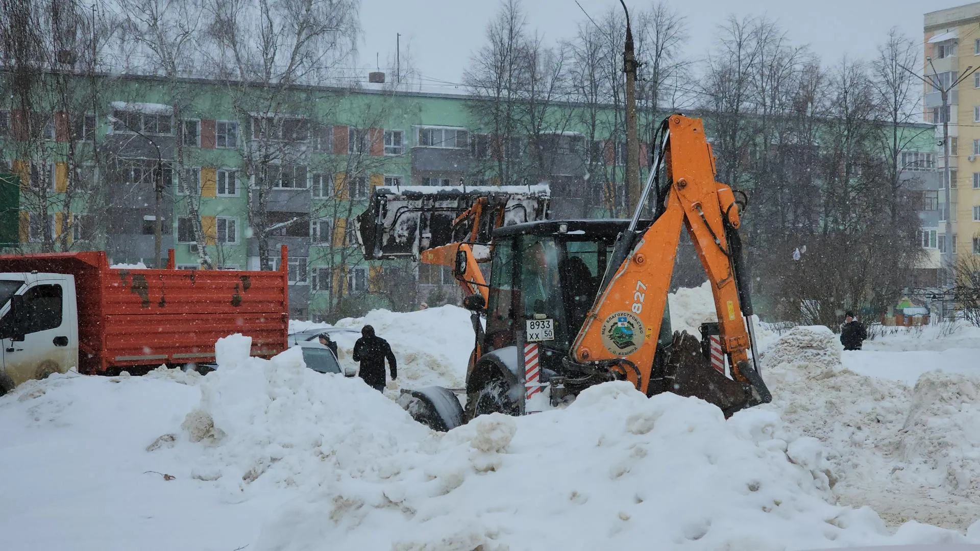 Коммунальщики Каширы устраняют последствия снегопада