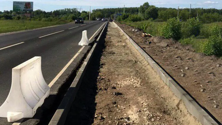 Свыше 240 км новых тротуаров построят вдоль региональных дорог в Подмосковье