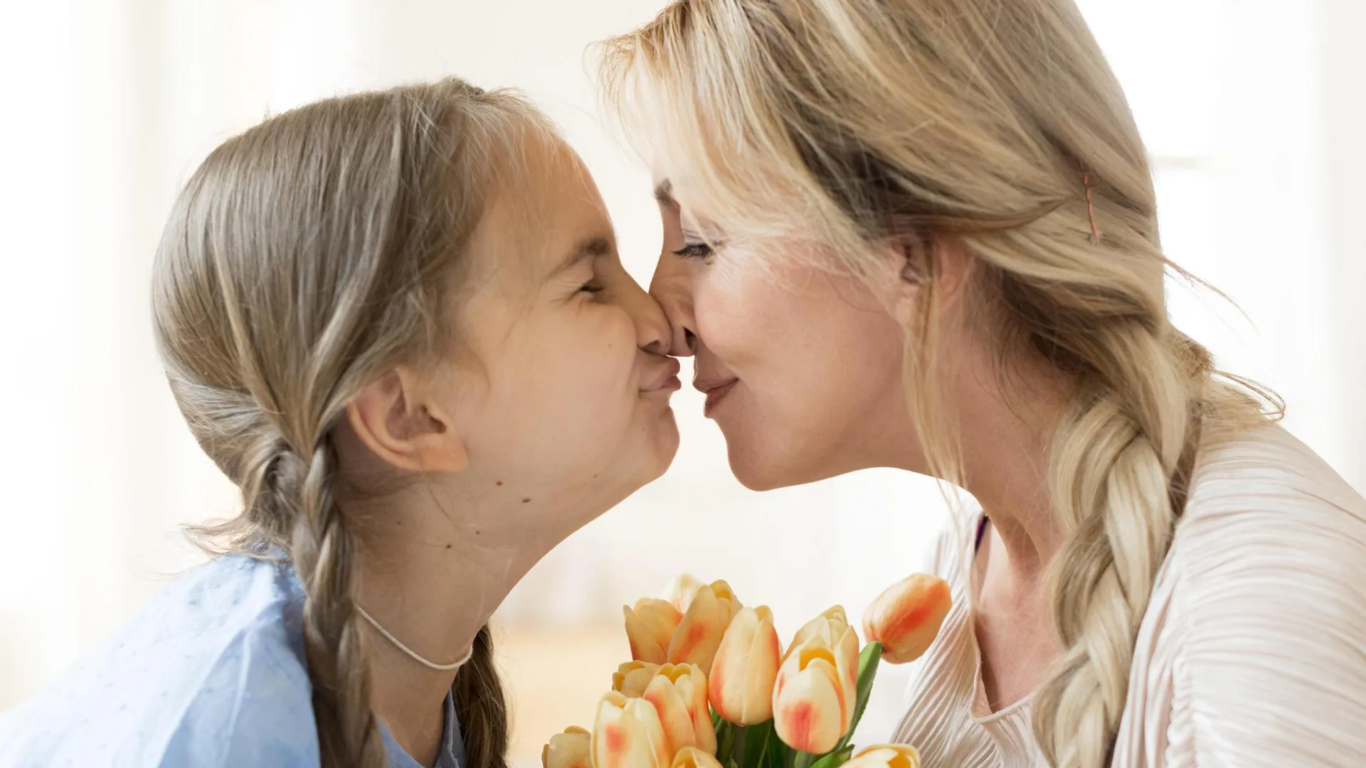 Политолог Ландерова рассказал про историю Дня матери