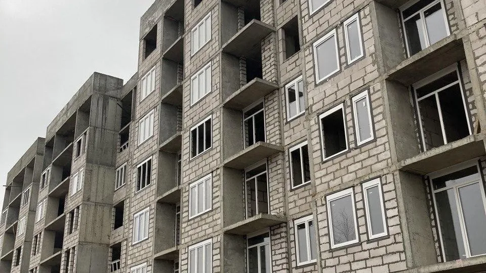 Строительная готовность двух многоквартирных домов в Пущине составляет 50%