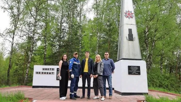Сотрудники 2 компаний Серпухова благоустроили воинский мемориал в дер Борисово