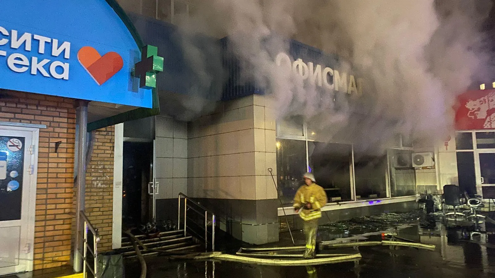 Пожарные потушили возгорание в магазине Дубны и эвакуировали 70 человек