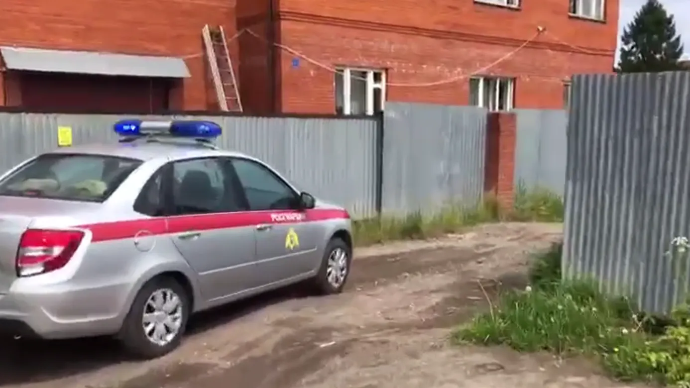 В Подмосковье пьяный сожитель облил бензином и поджег ноги женщине