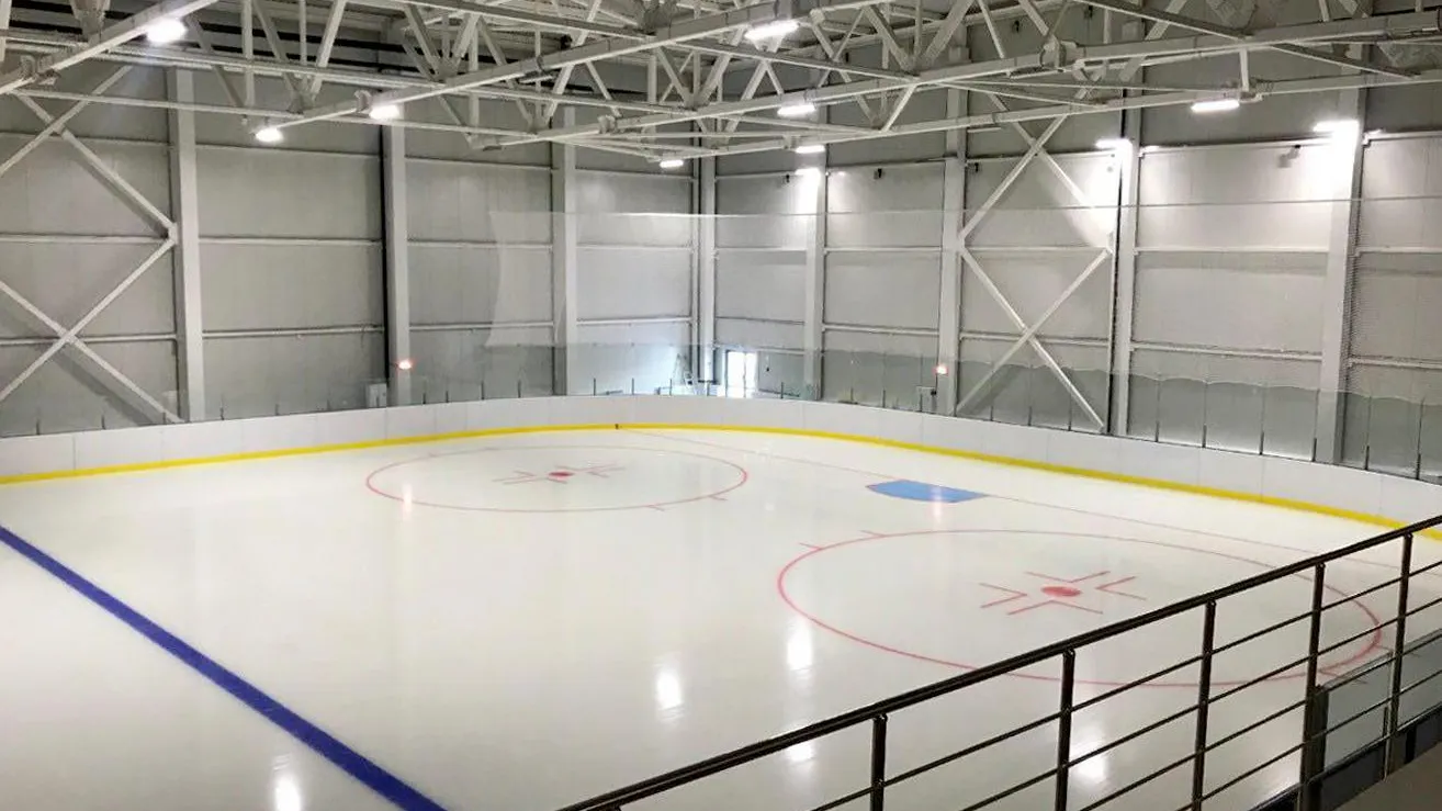 Крытый каток с искусственным льдом площадью свыше 4 тыс кв м построили в Химках