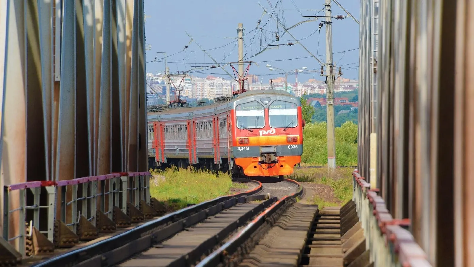 Жителям Подмосковья напомнили правила безопасности на железной дороге