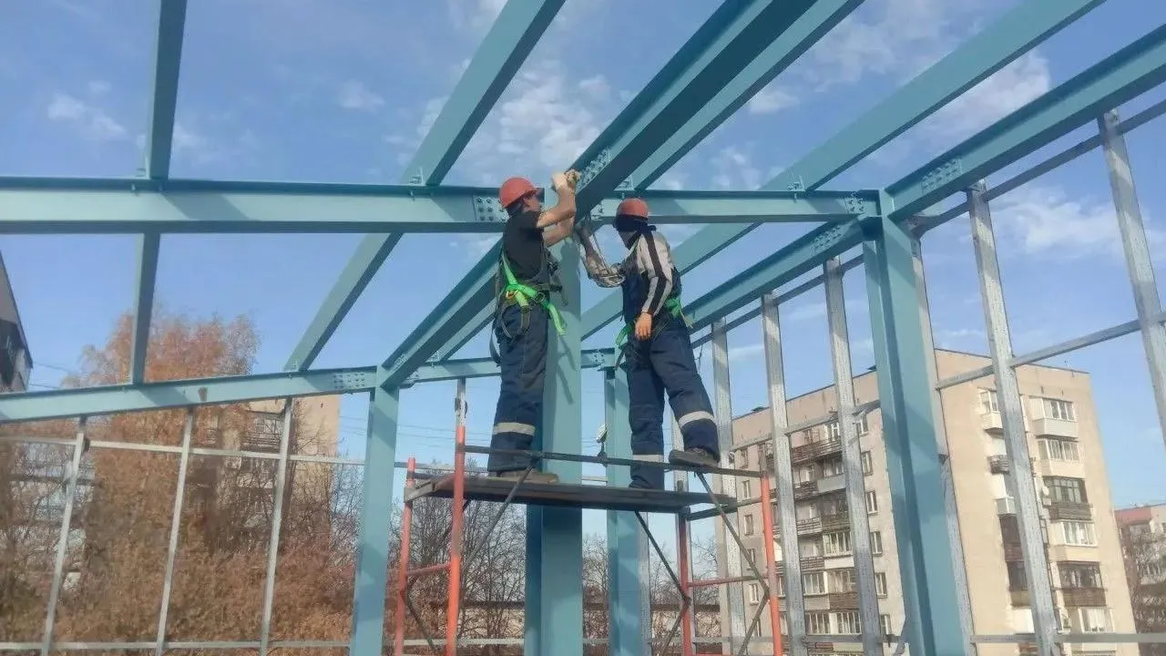 В Королеве начали остеклять павильоны перехода у станции Подлипки-Дачные