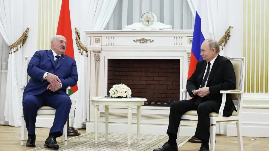 Путин и Лукашенко проводят двустороннюю встречу в Волгограде