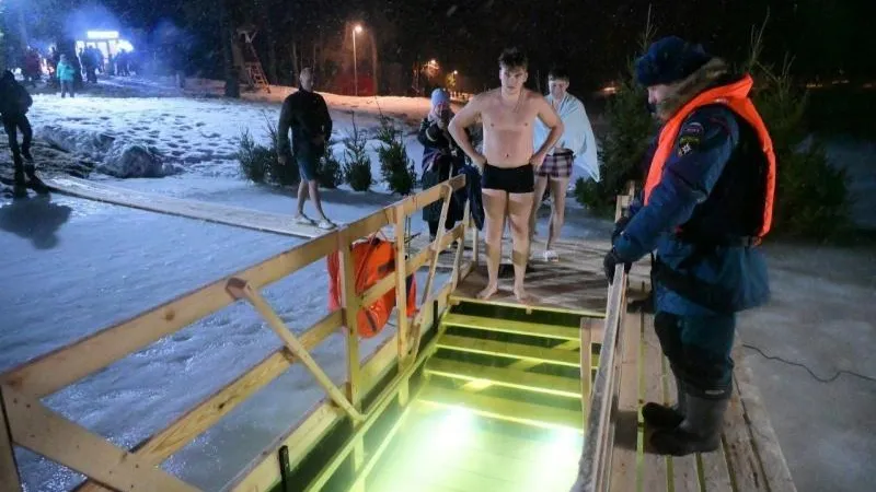 Спасатели Подмосковья обеспечили безопасность на купаниях для 200 тыс человек