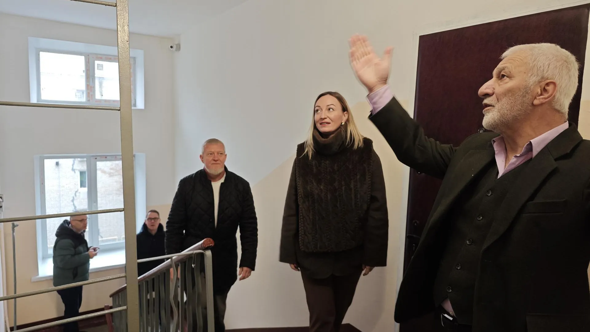 В Химках комиссия с участием депутатов и жителей приняла ремонт в подъездах