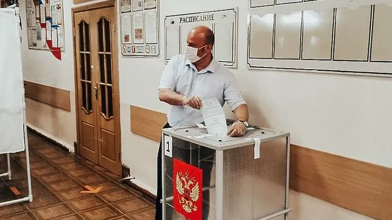 Глава Котельников проголосовал по поправкам в Конституцию РФ