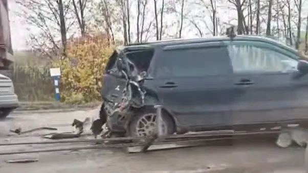 Видео: грузовики и легковушки «смешались» в серьезном ДТП в Подмосковье