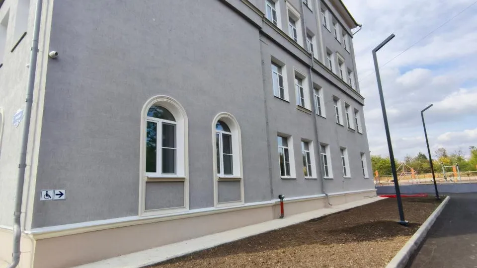Специалисты Подмосковья контролируют завершение ремонта центра в Мариуполе
