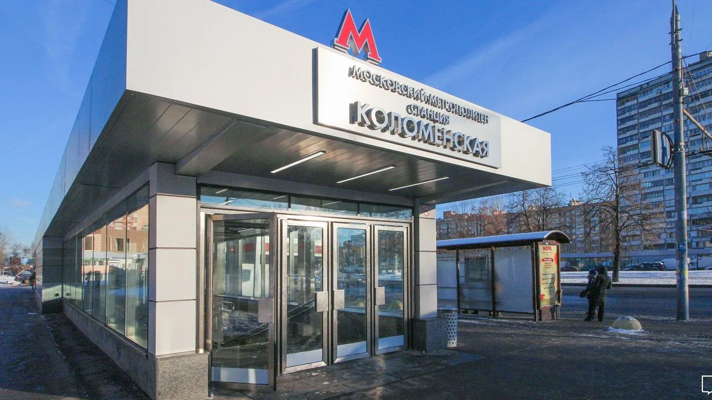 Навесы над входами заменят на 7 станциях Московского метрополитена