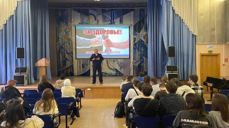 Студентам колледжа «Энергия» Реутова разъяснили правила нахождения на железной дороге