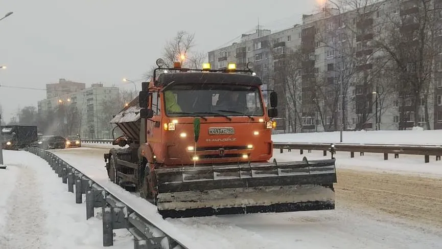 В уборке дорог и общественных территорий Люберец от снега задействовали 240 единиц техники