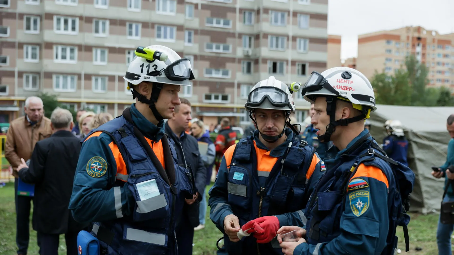 Более 460 специалистов задействованы на месте происшествия в Ногинске