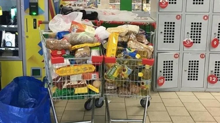 Более 100 кг продуктов собрали для малоимущих семей в Дзержинском