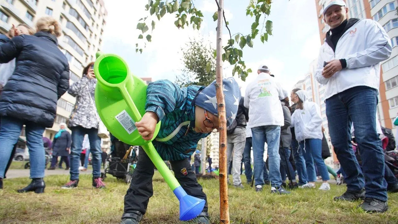 Жители Ленинского округа высадили свыше 5,4 тыс деревьев и кустарников на акции «Наш лес»