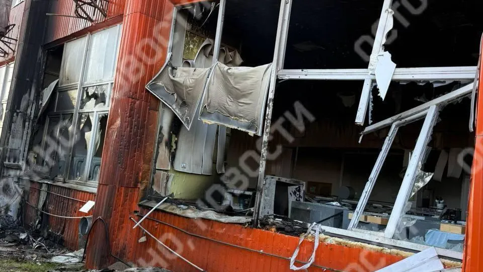 Появились кадры последствий удара БПЛА по заводу полупроводников в Болхове