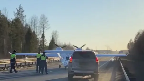 Самолет Л-4 совершил аварийную посадку на трассе в Вологодской области
