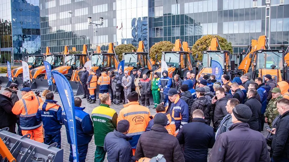 Новую коммунальную технику от губернатора Подмосковья передали в Ленинский округ