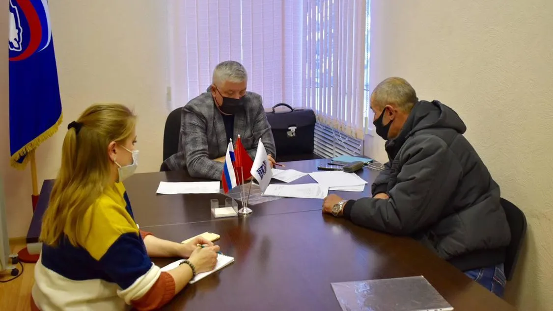 Депутат Мособлдумы возьмет на контроль расселение деревянного дома в Балашихе