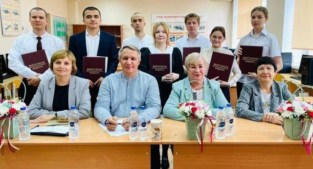 В Дмитрове студенты ДИНО успешно защитили дипломные работы