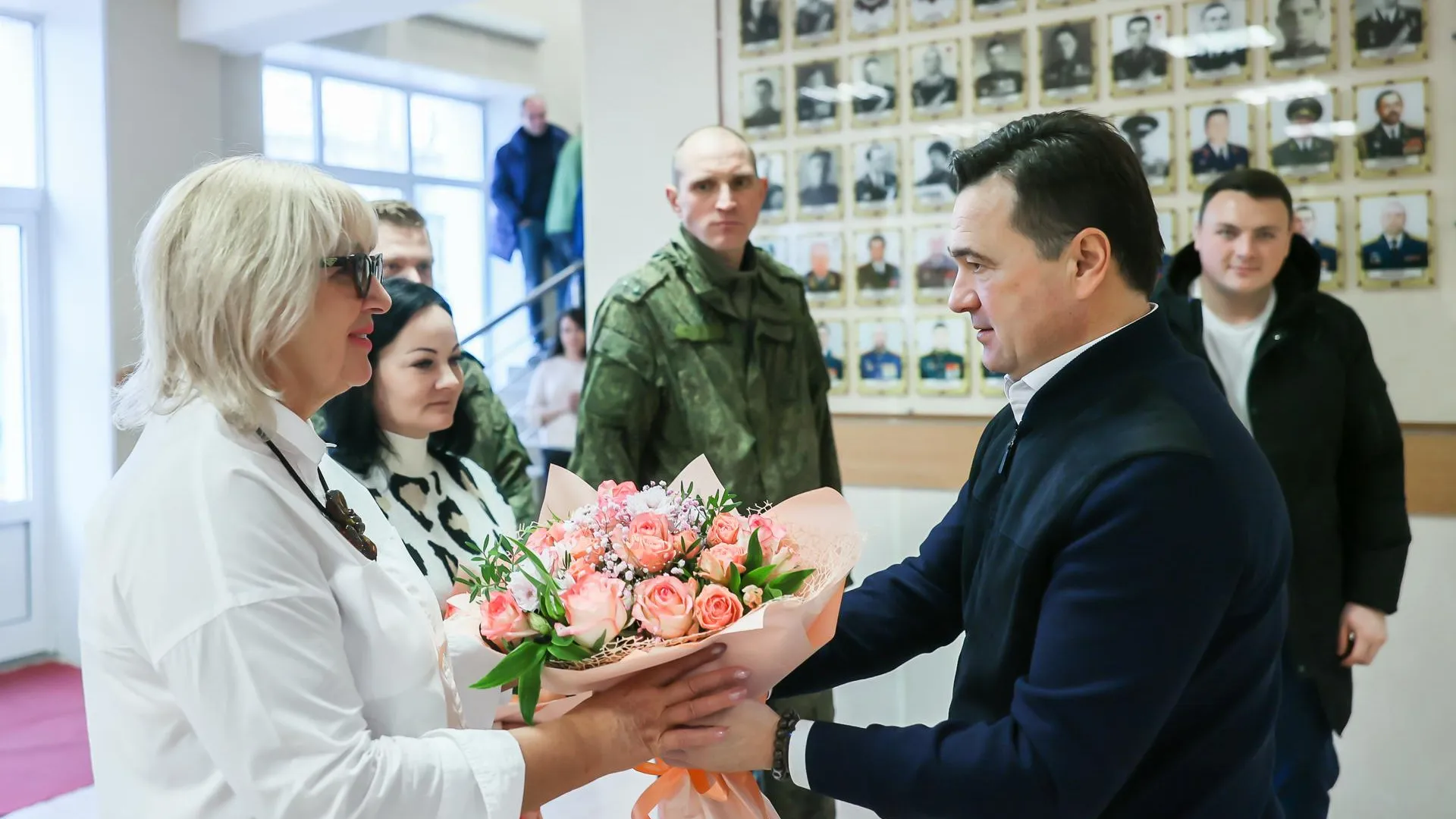Андрей Воробьев встретился в Алабине с матерями участников спецоперации