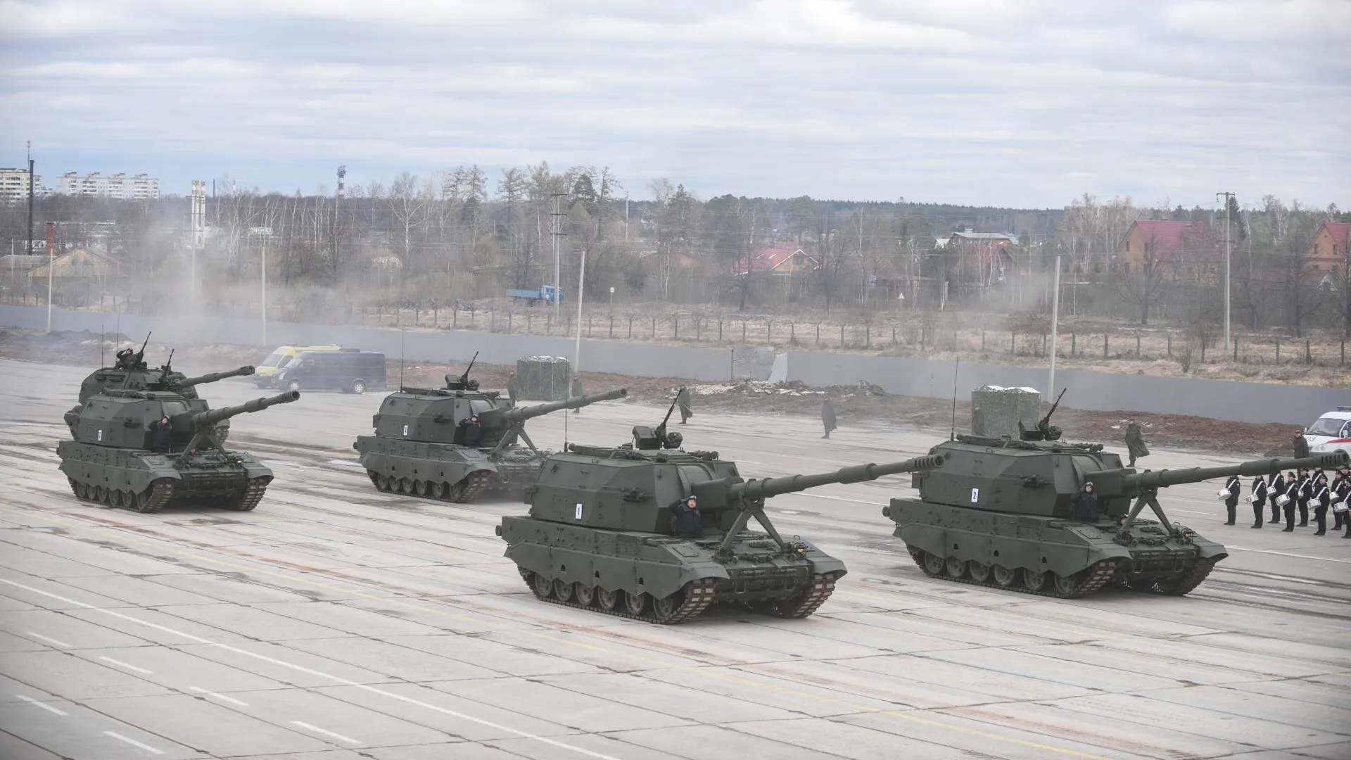 Свыше 150 единиц военной техники прибыло в Подмосковье для участия в параде Победы
