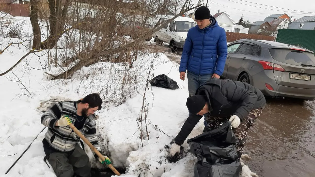 Гидротехническое сооружение в поселке Люберец расчистили от мусора