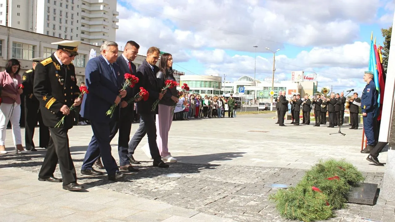 В Коломне возложили цветы к мемориалу «Город трудовой доблести»