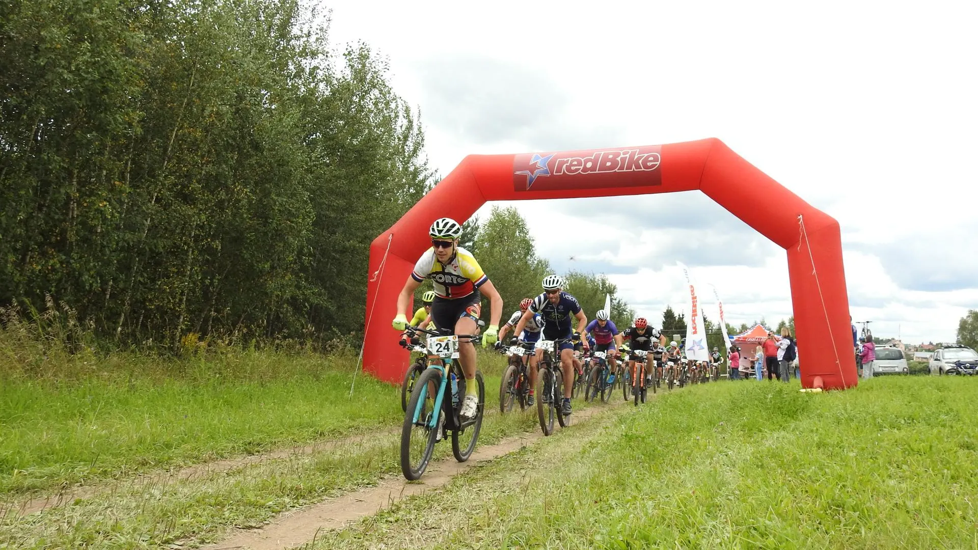 Свыше 50 спортсменов поучаствовали в велогонке Redbikecup в Подольске