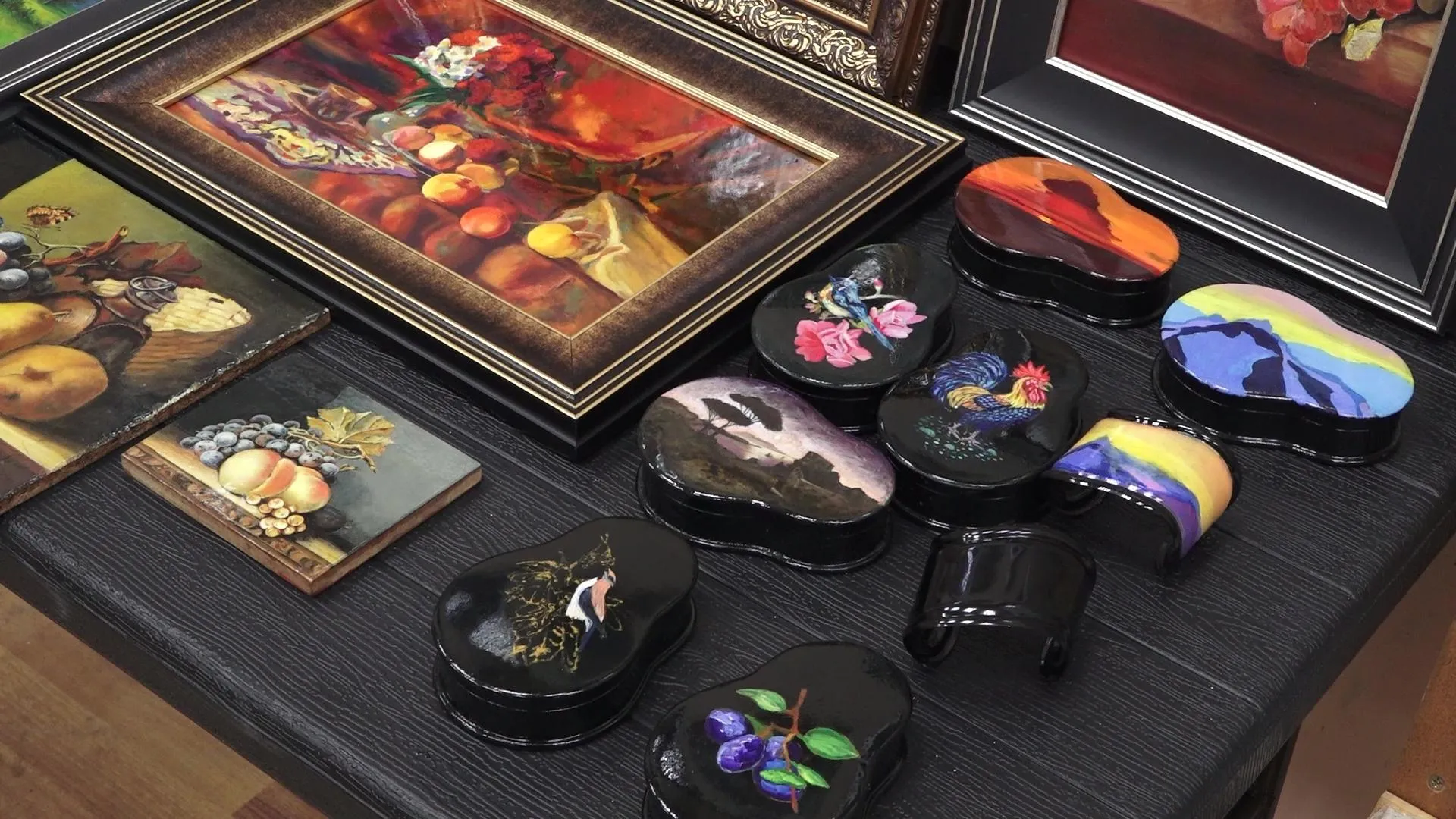 В Дубне стартовал курс по лаковой миниатюре в ДК «Октябрь»