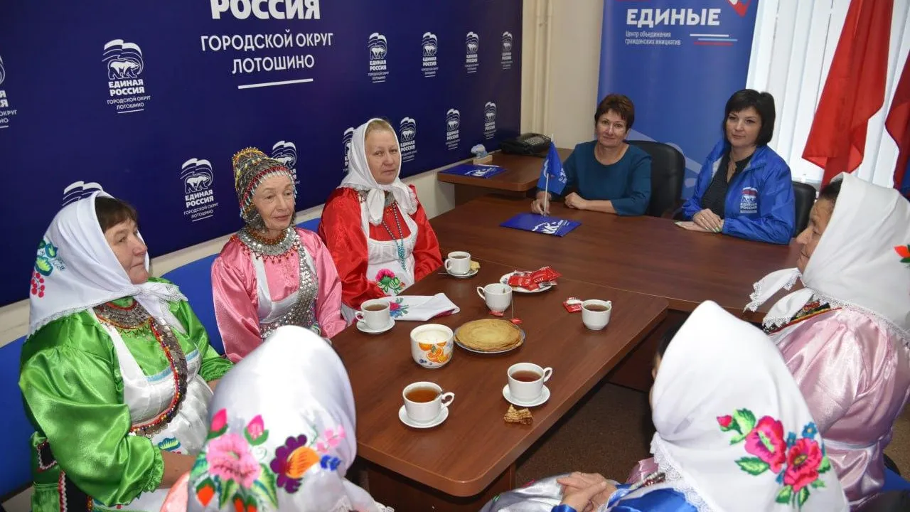 В приемных «ЕР» Подмосковья прошли мастер-классы в честь Дня народного единства