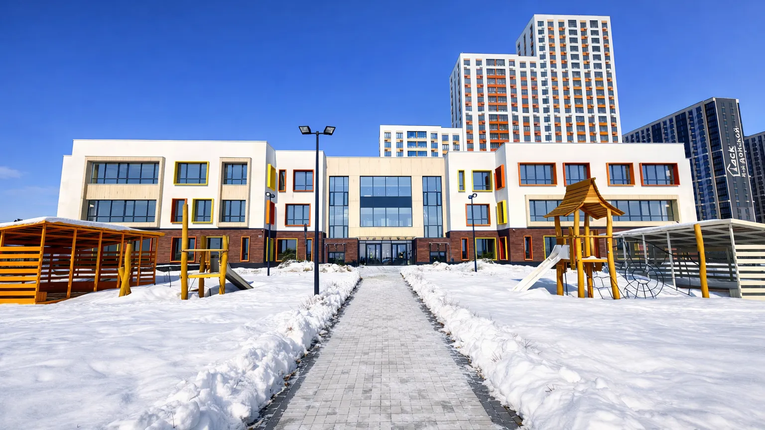 В Ленинском округе Подмосковья достроили детский сад на 300 мест