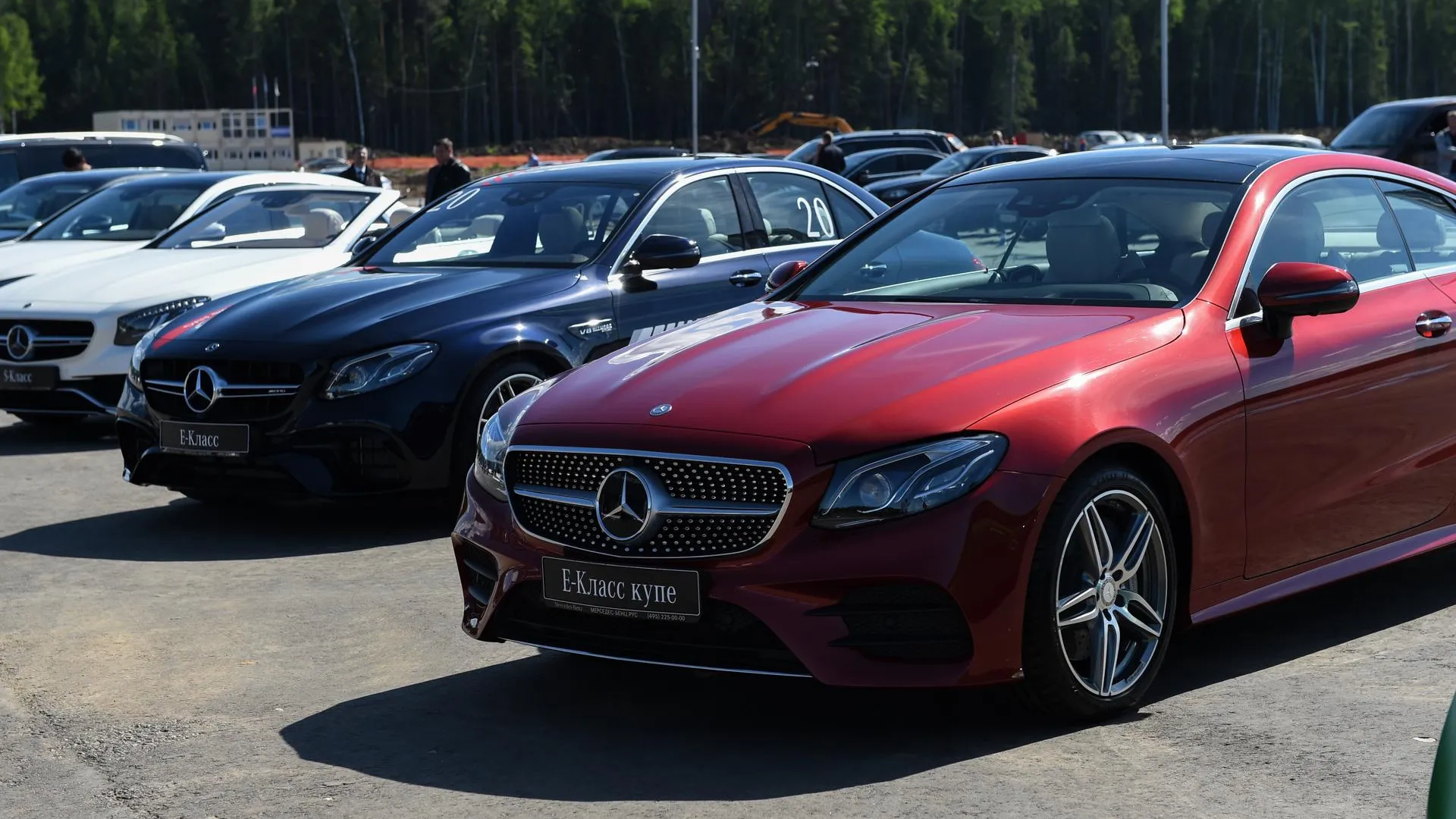 Первый Mercedes, выпущенный в Подмосковье, подарят самому заслуженному человеку области
