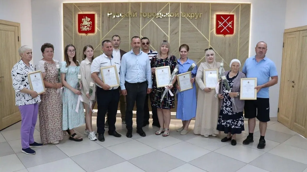В Рузском округе вручили жилищные сертификаты переселенцам из аварийного жилья