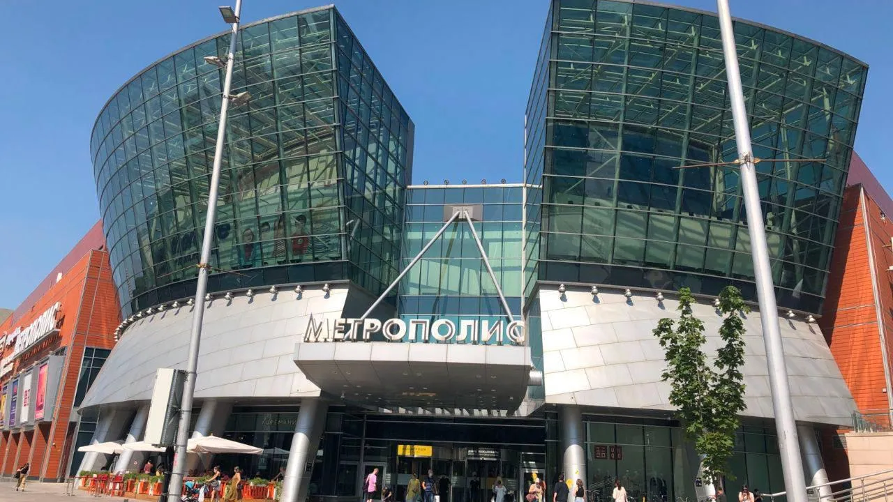 В Москве загорелся торговый центр «Метрополис»