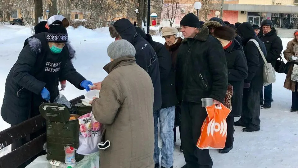 Подольские волонтеры накормили обедом бездомных и малоимущих в Рождество