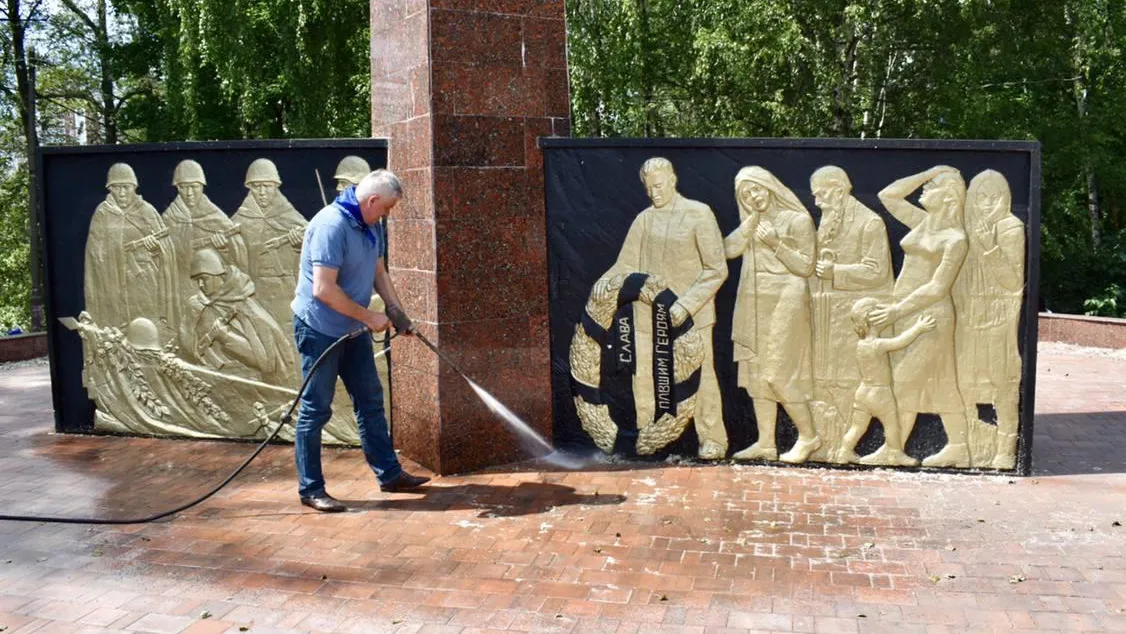 Стелу Победы в микрорайоне Керамик Балашихи привели в порядок