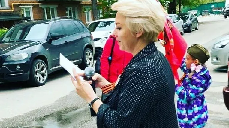 В Подольске фронтовые бригады спели песни в 15 дворах ветеранов ВОВ