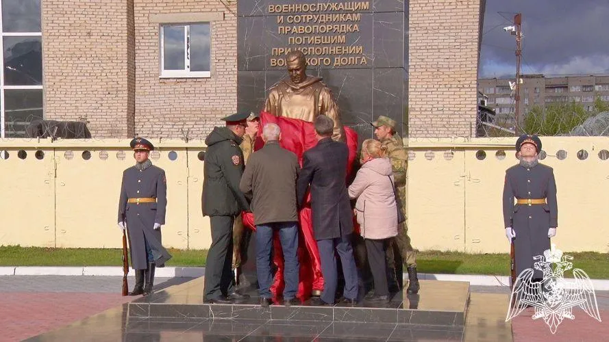 Памятник погибшим воинам открыли в подмосковном центре подготовки Росгвардии