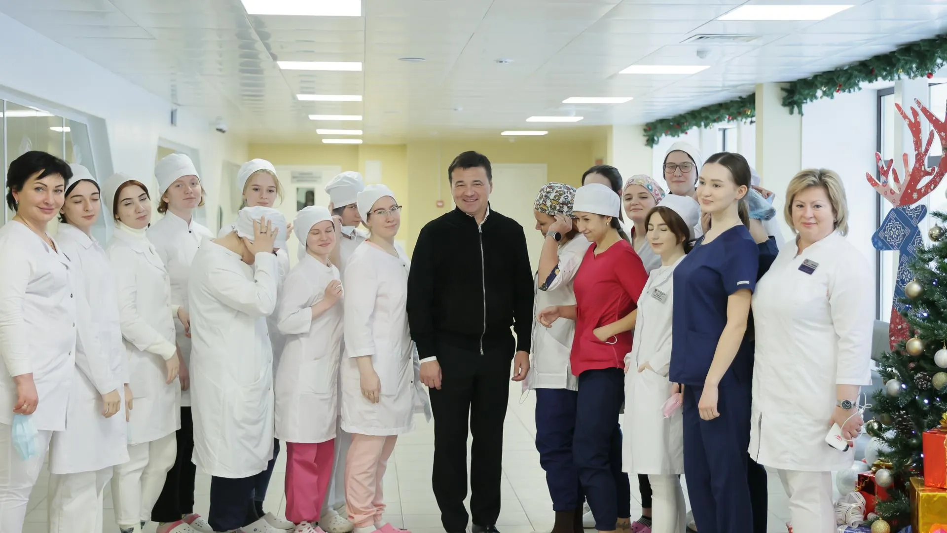 Андрей Воробьев проверил работу больницы Королева после ремонта
