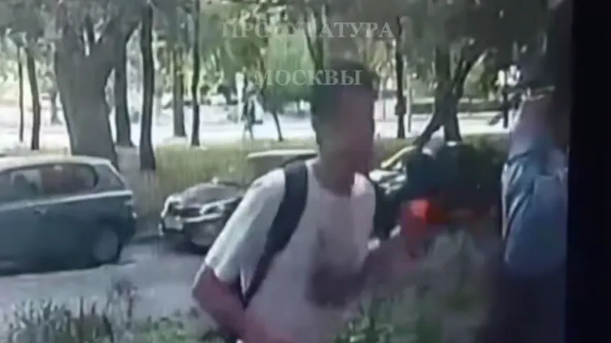 Двойное преступление: в Москве избили и ограбили курьера телефонных мошенников