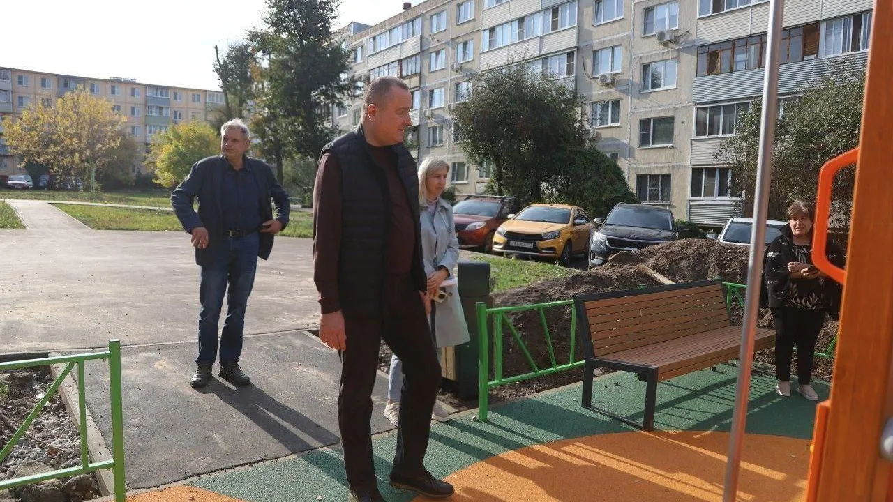 В Серпухове продолжаются работы по благоустройству дворов