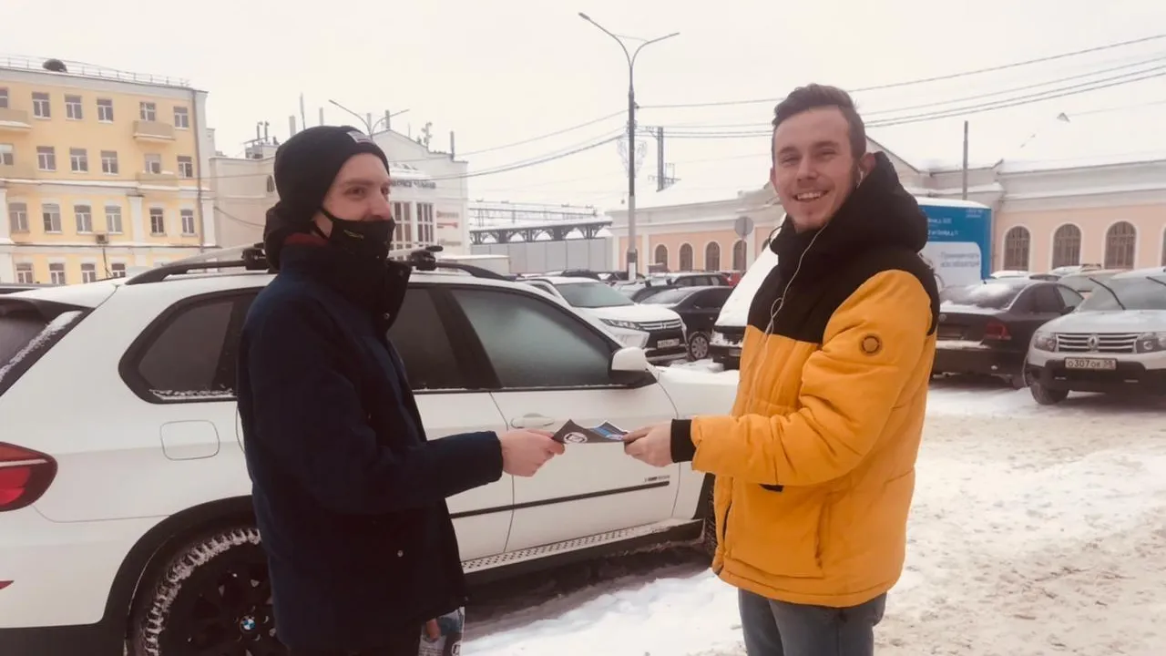 Активисты рассказали прохожим в Подольске о вреде гаджетов во время дорожного движения