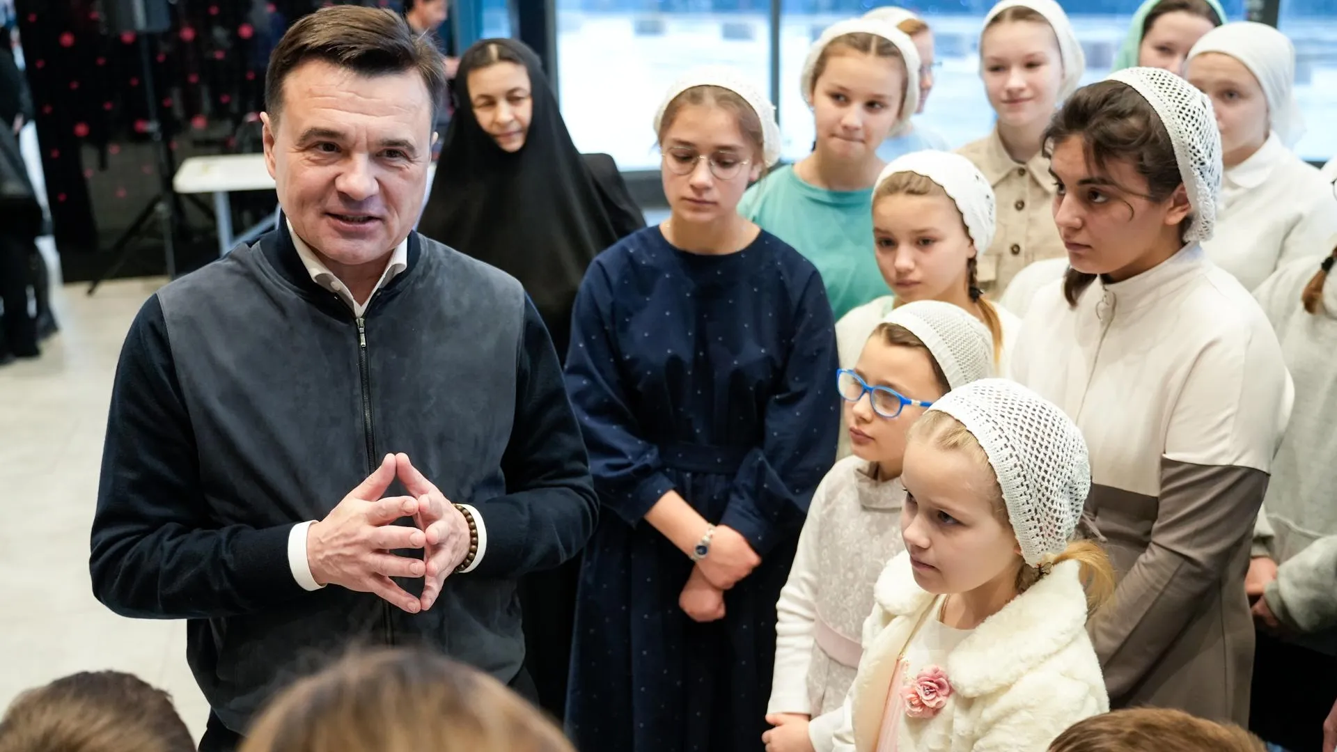 Воробьев: на новогодней елке детям подарили настоящую сказку с подарками