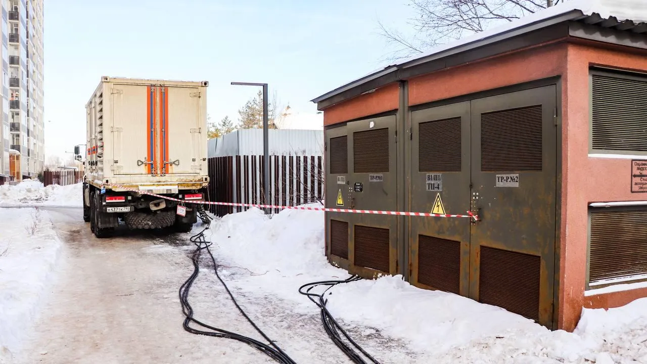 В деревне Бородино продолжаются работы по восстановлению электроснабжения